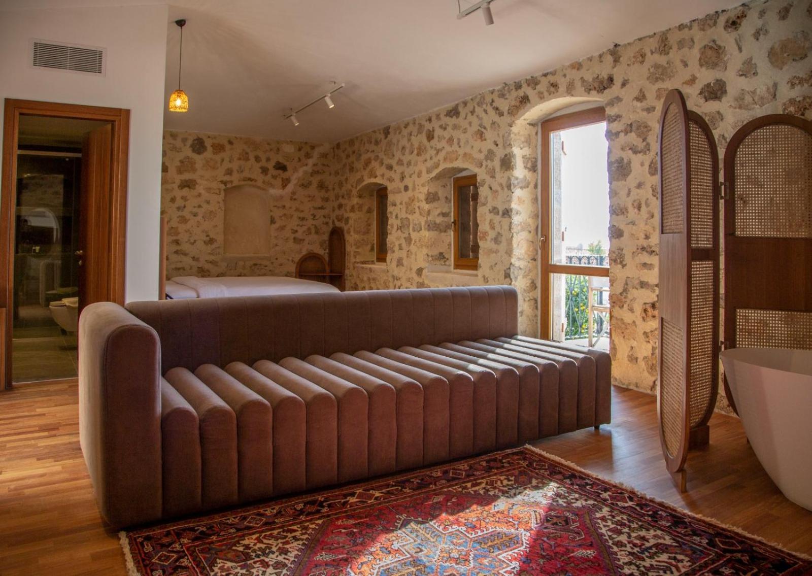 Zoe Hora Resort