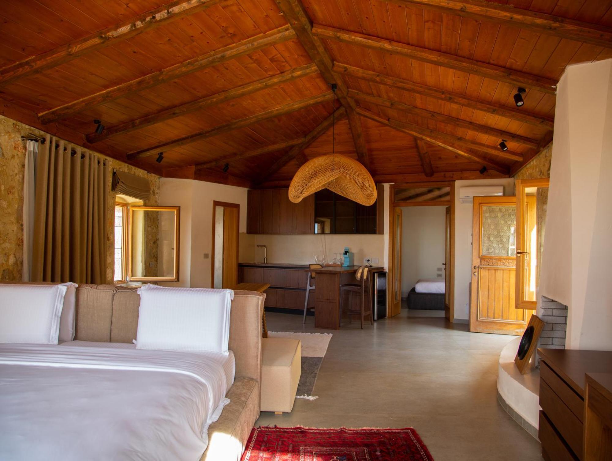 Zoe Hora Resort