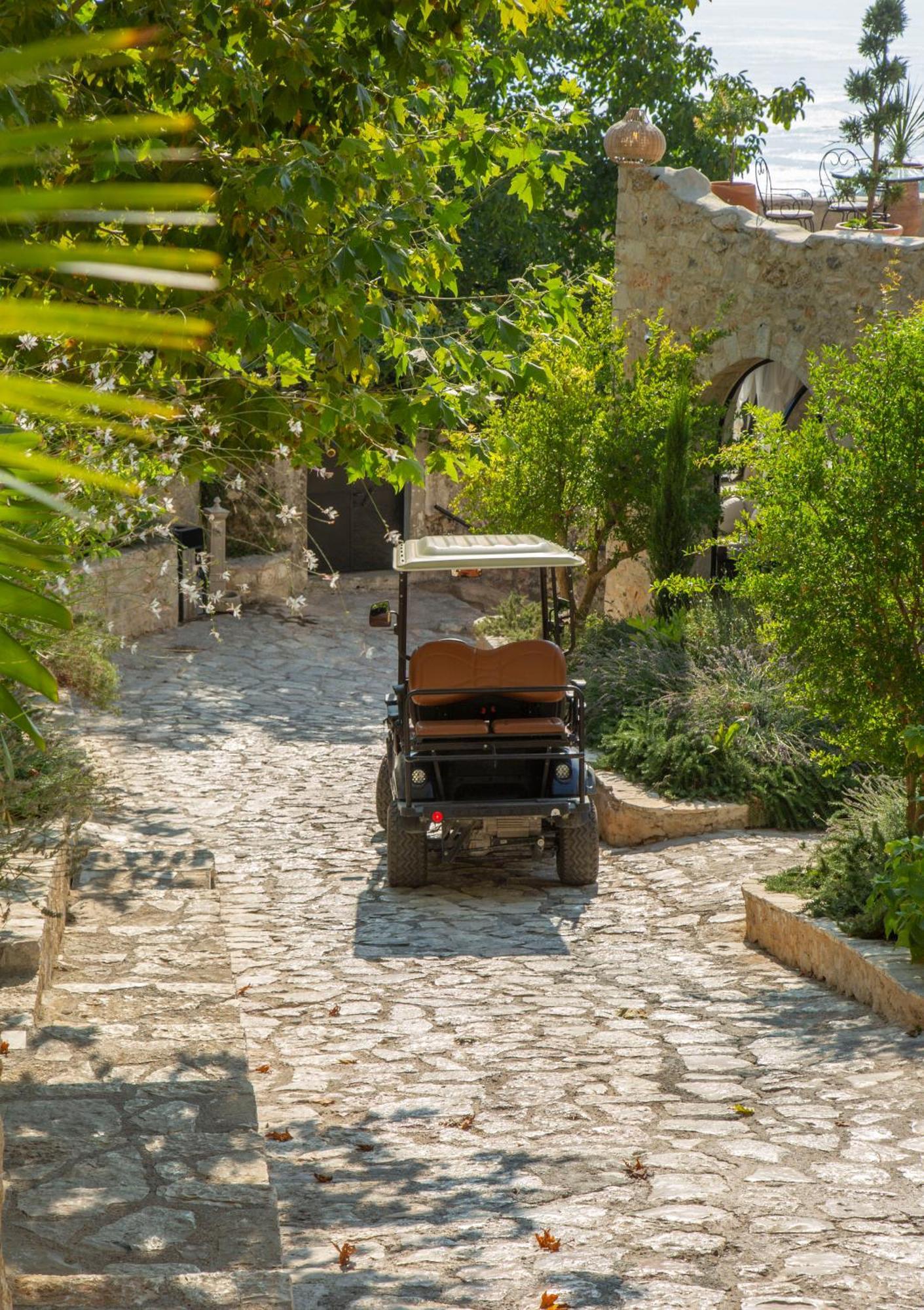 Zoe Hora * Dhermi