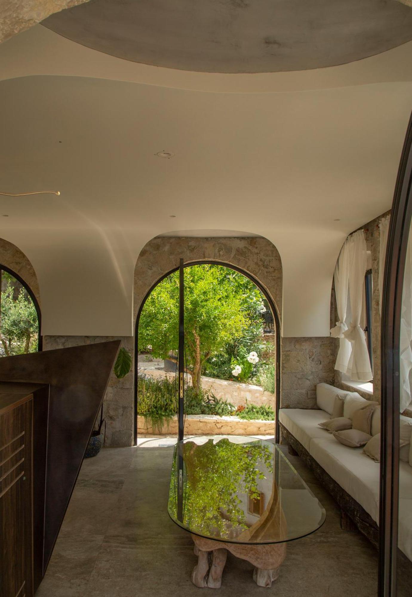 Zoe Hora Resort